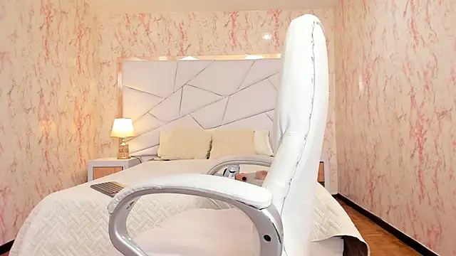 Emily Whinfre online show from 01-10-26, 08:37