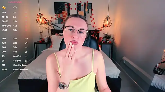 Lexi terele online show from 10-30-25, 06:44