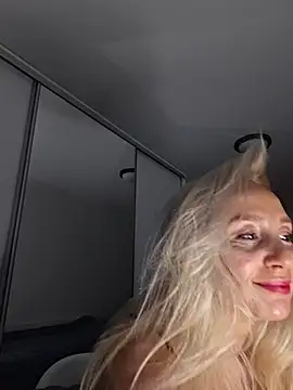 Snapshot of merlyn4 chatting on 12-19-25, 01:13 merlyn4 online show from 12-19-25, 01:13