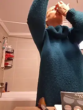 Snapshot of merlyn4 chatting on 11-25-25, 07:41 merlyn4 online show from 11-25-25, 07:41