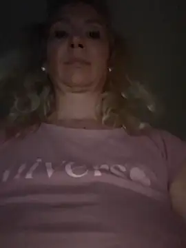 Snapshot of merlyn4 chatting on 11-18-25, 09:12 merlyn4 online show from 11-18-25, 09:12