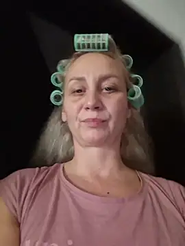 Snapshot of merlyn4 chatting on 11-05-25, 10:29 merlyn4 online show from 11-05-25, 10:29