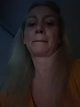 Snapshot of merlyn4 chatting on 11-28-25, 08:47 merlyn4 online show from 11-28-25, 08:47