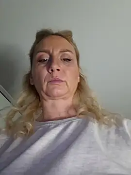 Snapshot of merlyn4 chatting on 01-10-26, 12:22 merlyn4 online show from 01-10-26, 12:22