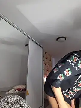 Snapshot of merlyn4 chatting on 11-14-25, 10:08 merlyn4 online show from 11-14-25, 10:08