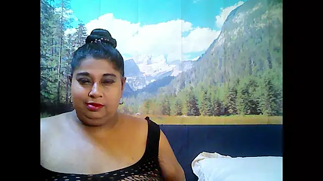 Snapshot of indianhoney694u chatting on 09-27-25, 05:13 indianhoney694u online show from 09-27-25, 05:13