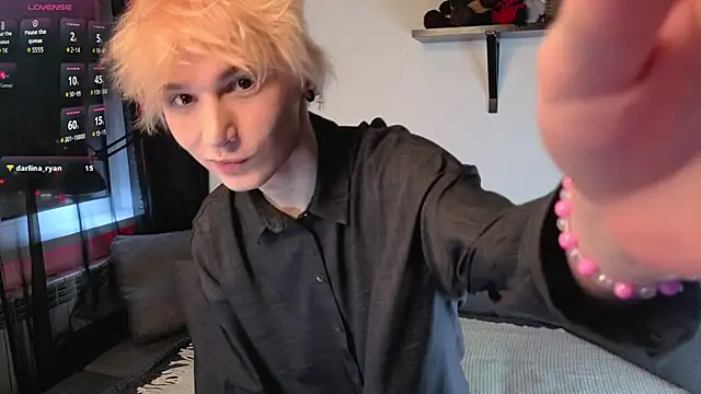 Your avatar online show from 02-15-26, 09:58