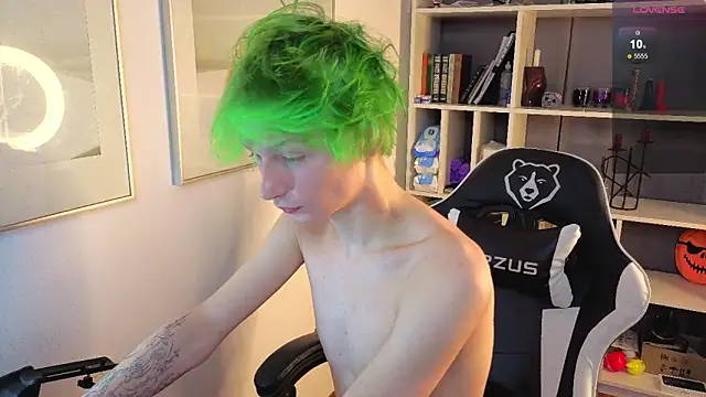 Your avatar online show from 11-20-25, 01:28