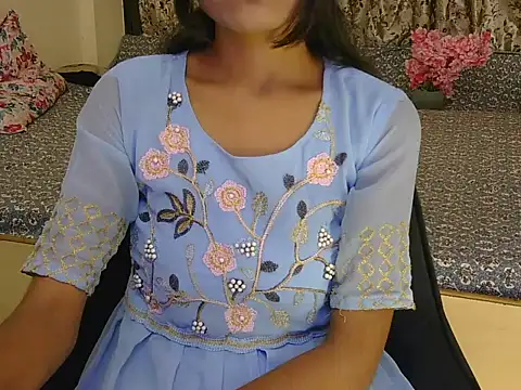 hoty-priya online show from 11-11-25, 04:40