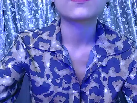 Snapshot of hoty-priya chatting on 09-25-25, 05:13 hoty-priya online show from 09-25-25, 05:13