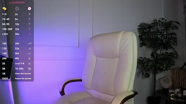 Snapshot of Blessed_Molly chatting on 06-18-26, 07:18 Blessed Molly online show from 06-18-26, 07:18