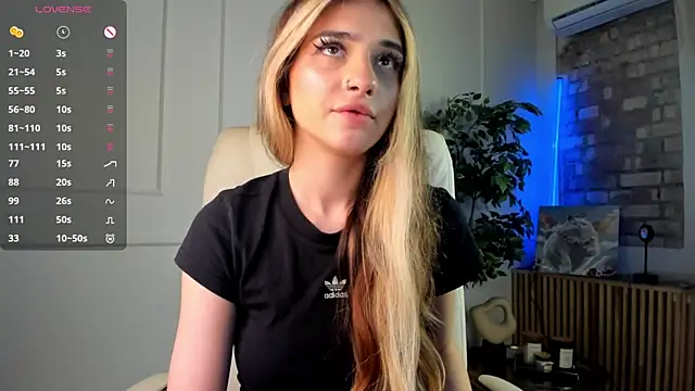 Snapshot of Blessed_Molly chatting on 05-16-26, 07:18 Blessed Molly online show from 05-16-26, 07:18