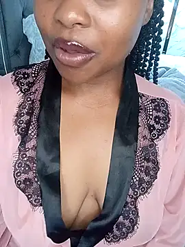 Snapshot of hornymommi chatting on 10-29-25, 10:25 hornymommi online show from 10-29-25, 10:25