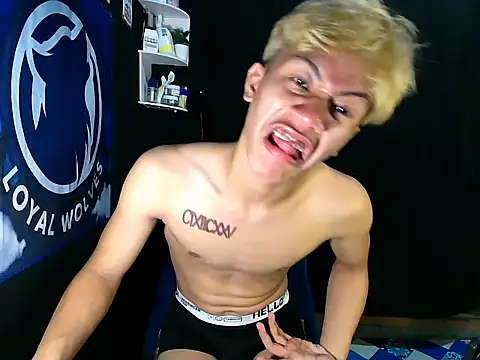 naughtyboyloy 0 online show from 11-26-25, 08:47