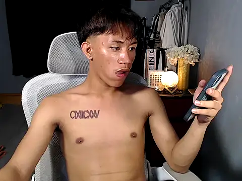 naughtyboyloy 0 online show from 01-08-26, 04:24