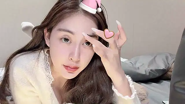 Snapshot of Aquarius-002 chatting on 01-19-26, 12:31 Aquarius-002 online show from 01-19-26, 12:31