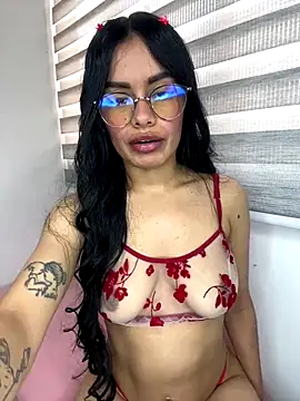 Melissa coch online show from 12-04-25, 04:39