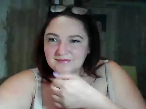 Snapshot of AngelQSky chatting on 10-19-25, 07:27 AngelQSky online show from 10-19-25, 07:27