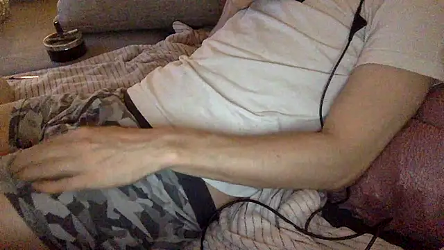 Snapshot of Breezydicksn chatting on 11-02-25, 06:35 Breezydicksn online show from 11-02-25, 06:35