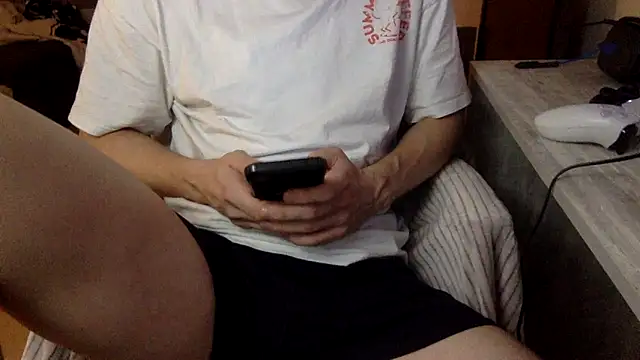 Snapshot of Breezydicksn chatting on 10-26-25, 05:13 Breezydicksn online show from 10-26-25, 05:13