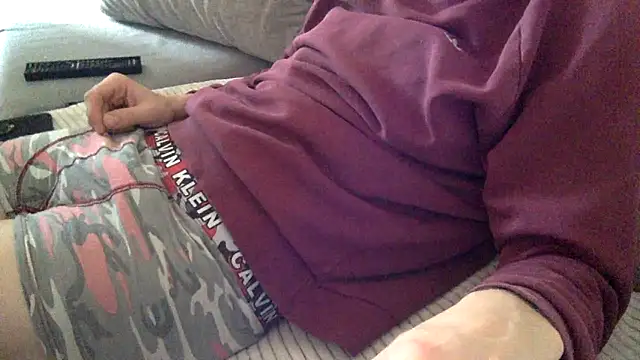 Snapshot of Breezydicksn chatting on 11-17-25, 02:10 Breezydicksn online show from 11-17-25, 02:10