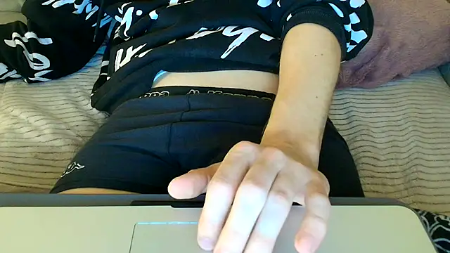 Snapshot of Breezydicksn chatting on 12-15-25, 03:40 Breezydicksn online show from 12-15-25, 03:40