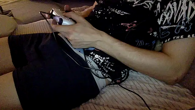 Snapshot of Breezydicksn chatting on 10-16-25, 04:32 Breezydicksn online show from 10-16-25, 04:32