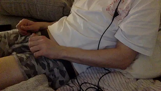 Snapshot of Breezydicksn chatting on 11-13-25, 09:30 Breezydicksn online show from 11-13-25, 09:30