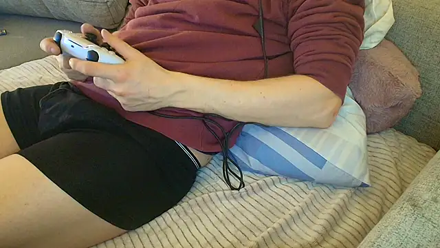 Snapshot of Breezydicksn chatting on 12-04-25, 09:36 Breezydicksn online show from 12-04-25, 09:36