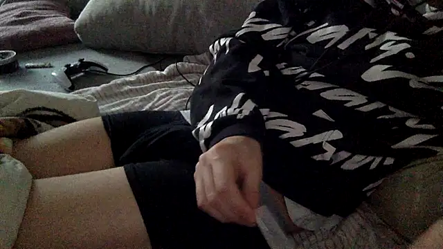 Snapshot of Breezydicksn chatting on 10-28-25, 03:44 Breezydicksn online show from 10-28-25, 03:44