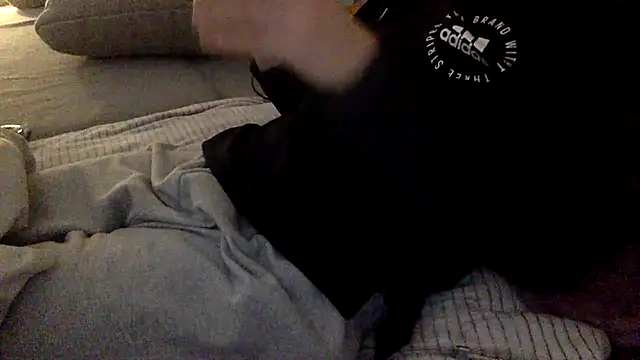 Snapshot of Breezydicksn chatting on 10-31-25, 05:53 Breezydicksn online show from 10-31-25, 05:53