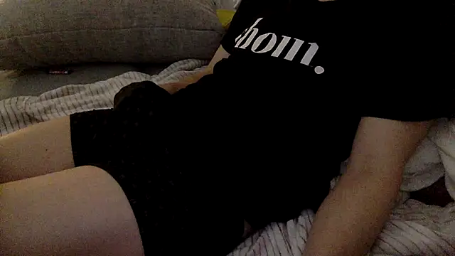 Snapshot of Breezydicksn chatting on 11-05-25, 05:16 Breezydicksn online show from 11-05-25, 05:16