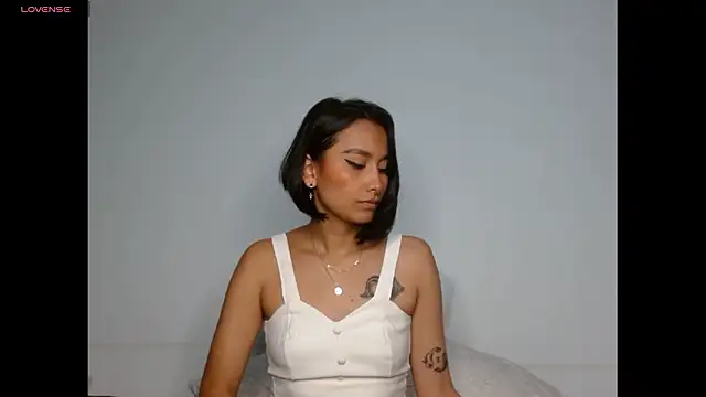 Snapshot of Gia_Lee chatting on 02-15-26, 02:45 Gia Lee online show from 02-15-26, 02:45