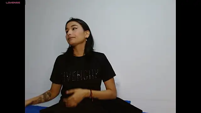 Gia Lee online show from 11-19-25, 02:22