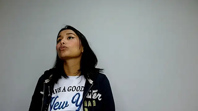 Gia Lee online show from 10-08-25, 03:19