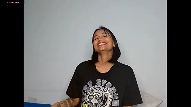 Snapshot of Gia_Lee chatting on 02-03-26, 02:53 Gia Lee online show from 02-03-26, 02:53