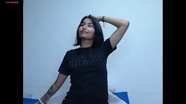 Gia Lee online show from 12-22-25, 03:39