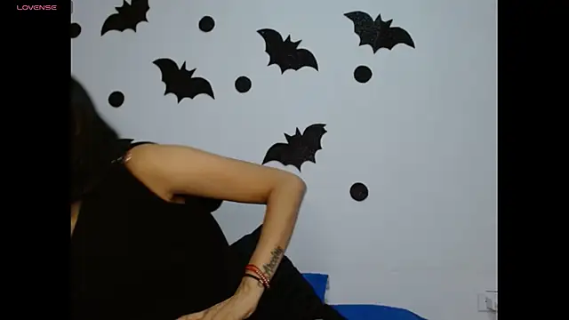 Gia Lee online show from 10-29-25, 02:54