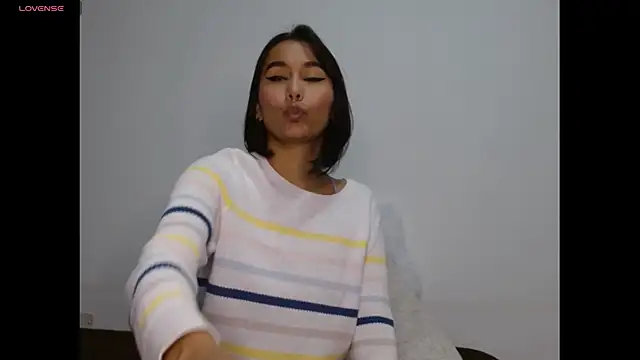 Gia Lee online show from 12-04-25, 02:21