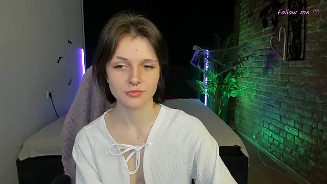 Shine Vivi online show from 11-12-25, 03:16