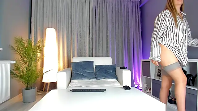 LisaAventi online show from 10-11-25, 04:13