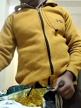 Snapshot of desilundladka chatting on 12-21-25, 05:58 desilundladka online show from 12-21-25, 05:58