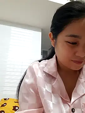 Minn-cute online show from 10-10-25, 04:46