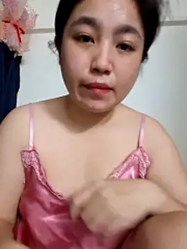 Snapshot of Minn-cute chatting on 05-30-26, 12:17 Minn-cute online show from 05-30-26, 12:17