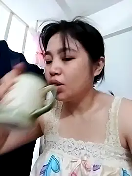 Snapshot of Minn-cute chatting on 05-03-26, 02:49 Minn-cute online show from 05-03-26, 02:49