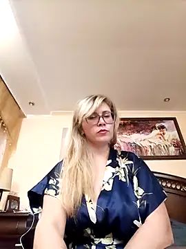 Snapshot of Crystal00Girl chatting on 10-23-25, 07:56 Crystal00Girl online show from 10-23-25, 07:56