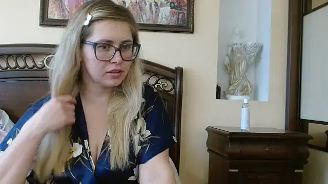 Crystal00Girl online show from 11-09-25, 09:57