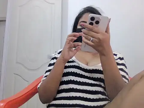 Little toy girl online show from 11-06-25, 04:11