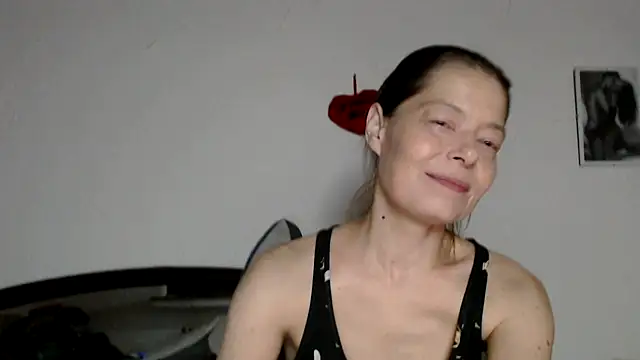 Snapshot of SexySarah177 chatting on 02-08-26, 09:23 SexySarah177 online show from 02-08-26, 09:23