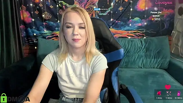 CrystalGirl99 online show from 03-10-26, 07:45